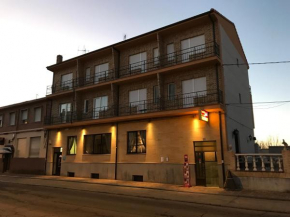Гостиница Hostal Juli  Сан-Хусто-де-ла-Вега